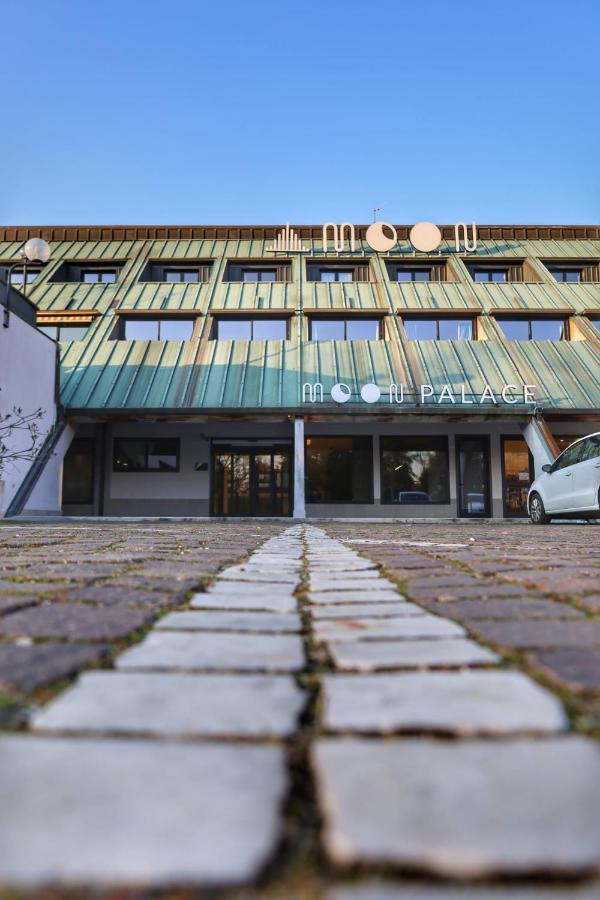 Moon Palace Hotel Arese Exteriör bild